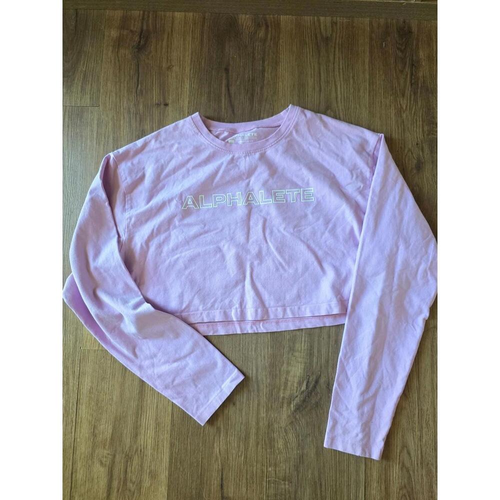 Alphalete Outlined Long Sleeve Crop Top